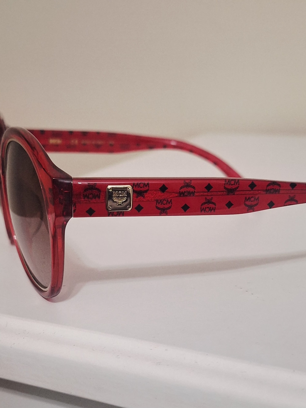 MCM Red Round Women's Sunglasses with Gradient Lenses - Picture 3 of 3